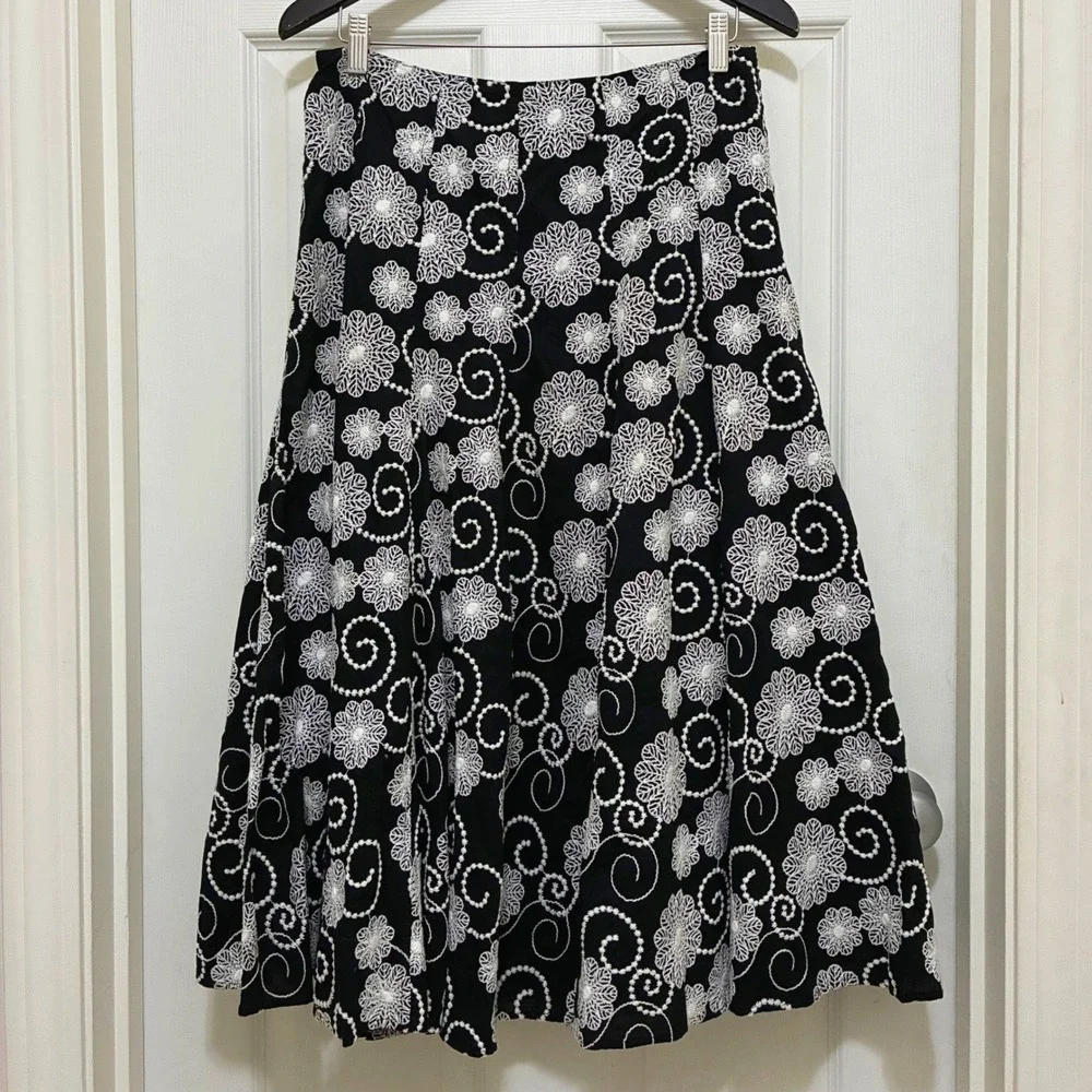 Chicos Floral Embroidered A-Line Flared Midi Skirt Size 1 Medium Cotton Lined